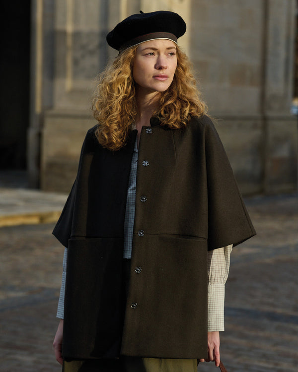 LA ROUGE ApS Anette Wool Cape - Short Jacket Forest Green